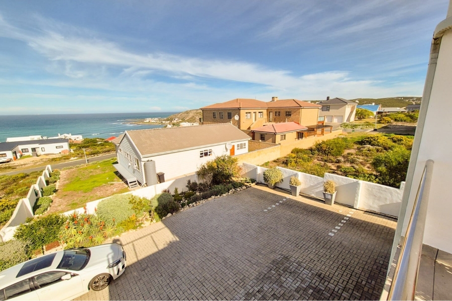 4 Bedroom Property for Sale in Oceanview Heights Western Cape